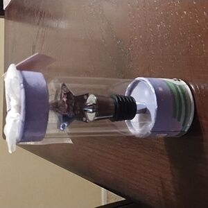 NEW Star Shaped Bottle Stopper for Wine Bottles and Spirits - sealed